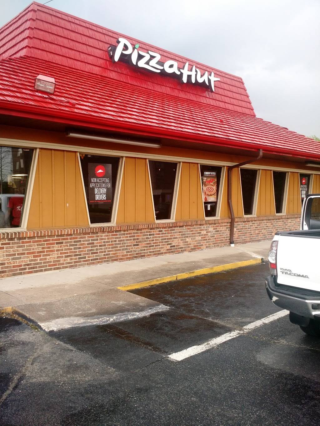 Pizza Hut | restaurant | 9015 Baltimore Ave, College Park, MD 20740, USA | 3013452244 OR +1 301-345-2244