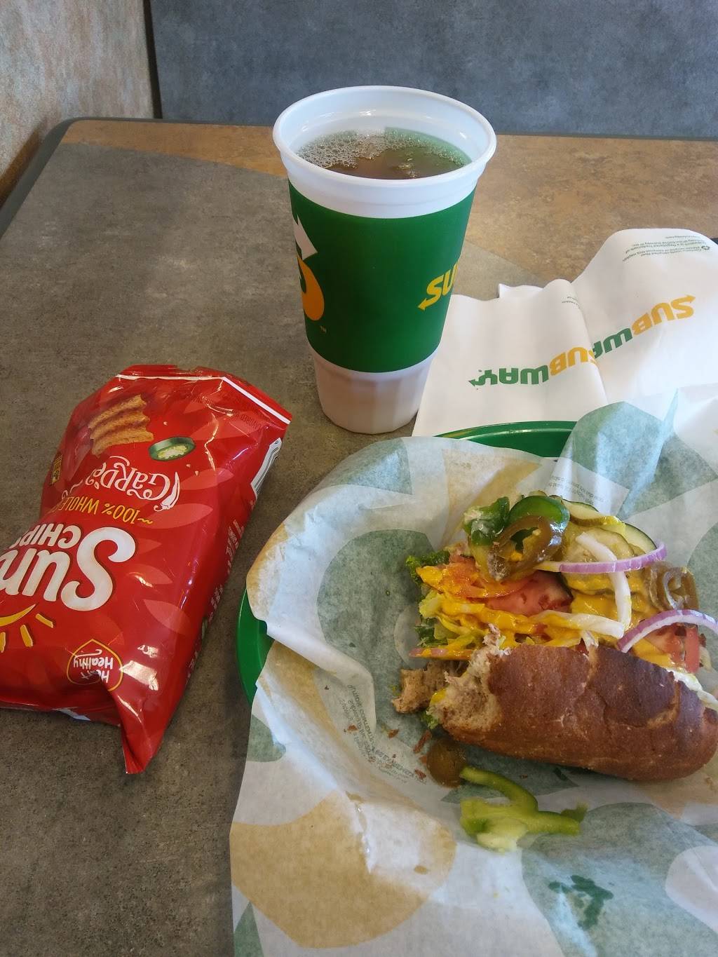 Subway Restaurants | restaurant | 3020 Skokie Hwy, Lake Bluff, IL 60044, USA | 8474732420 OR +1 847-473-2420