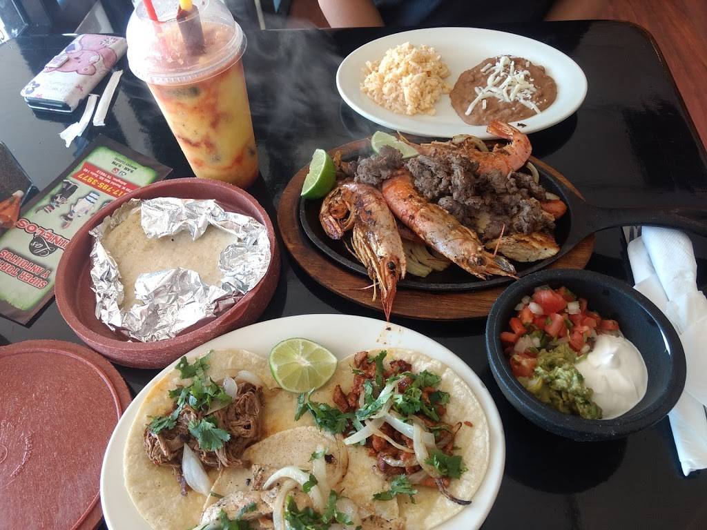 Super Tortas y Antojitos Los Chinelos | restaurant | 1730 W Randol Mill Rd #146, Arlington, TX 76012, USA | 8177953977 OR +1 817-795-3977