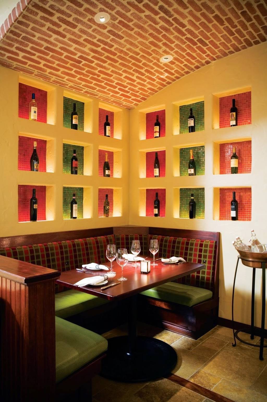 Cantinetta Luca | restaurant | Ocean Ave & Dolores St, Carmel-By-The-Sea, CA 93921, USA | 8316256500 OR +1 831-625-6500