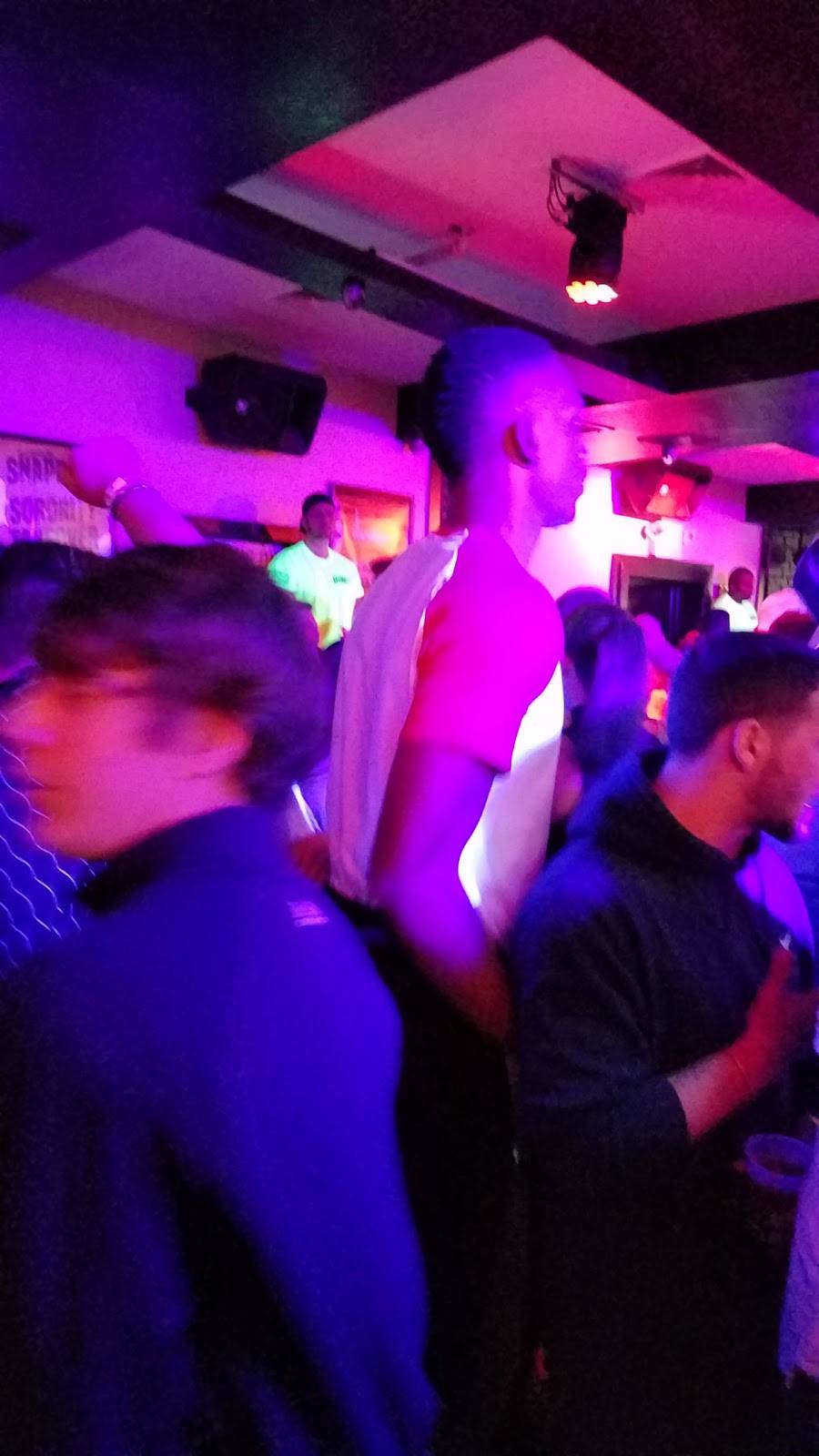 Bangers | restaurant | 774 Fulton Ave, Hempstead, NY 11550, USA | 5165656262 OR +1 516-565-6262