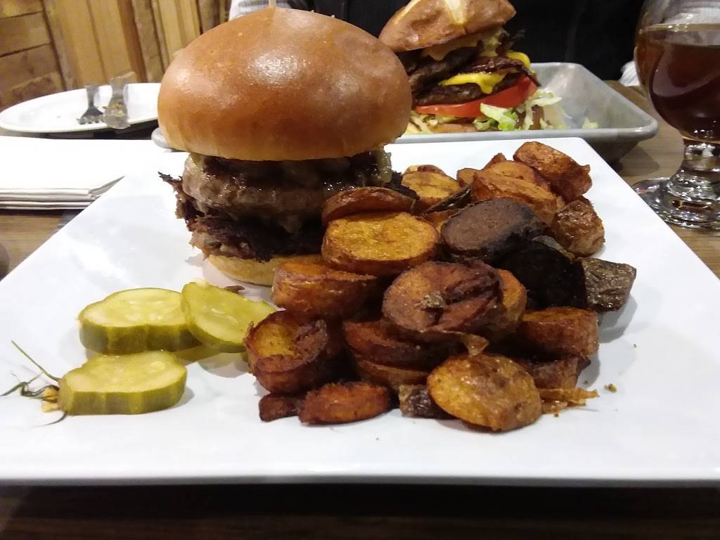 Kettlehead Brewing Company | restaurant | 407 W Main St, Tilton, NH 03276, USA | 6032868100 OR +1 603-286-8100