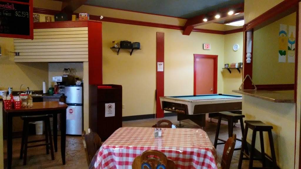 The Lunch Box | restaurant | 901-1099 E Cloverland Dr, Ironwood, MI 49938, USA | 9063648102 OR +1 906-364-8102