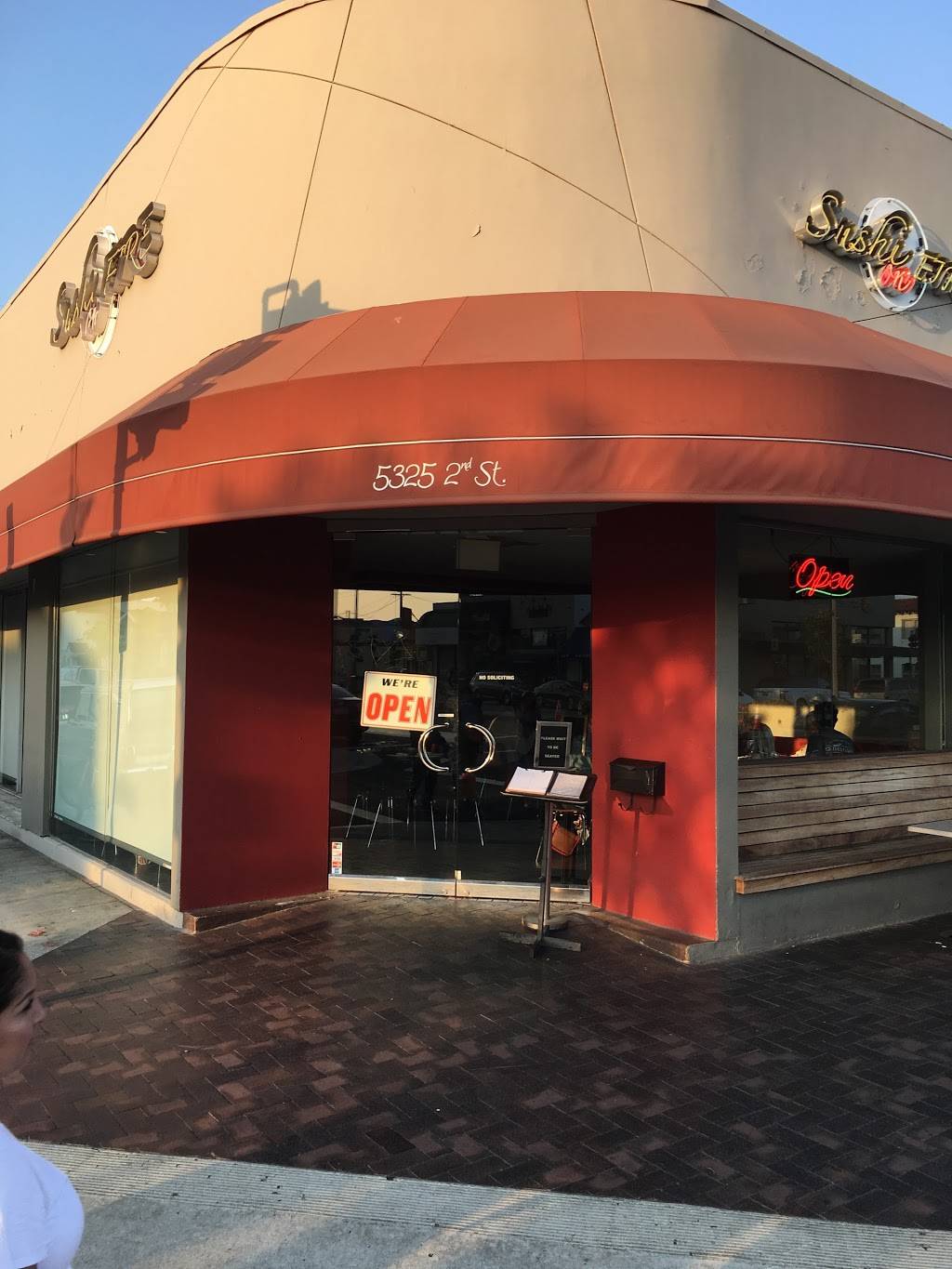 Sushi on Fire | restaurant | 5325 E 2nd St, Long Beach, CA 90803, USA | 5624330221 OR +1 562-433-0221