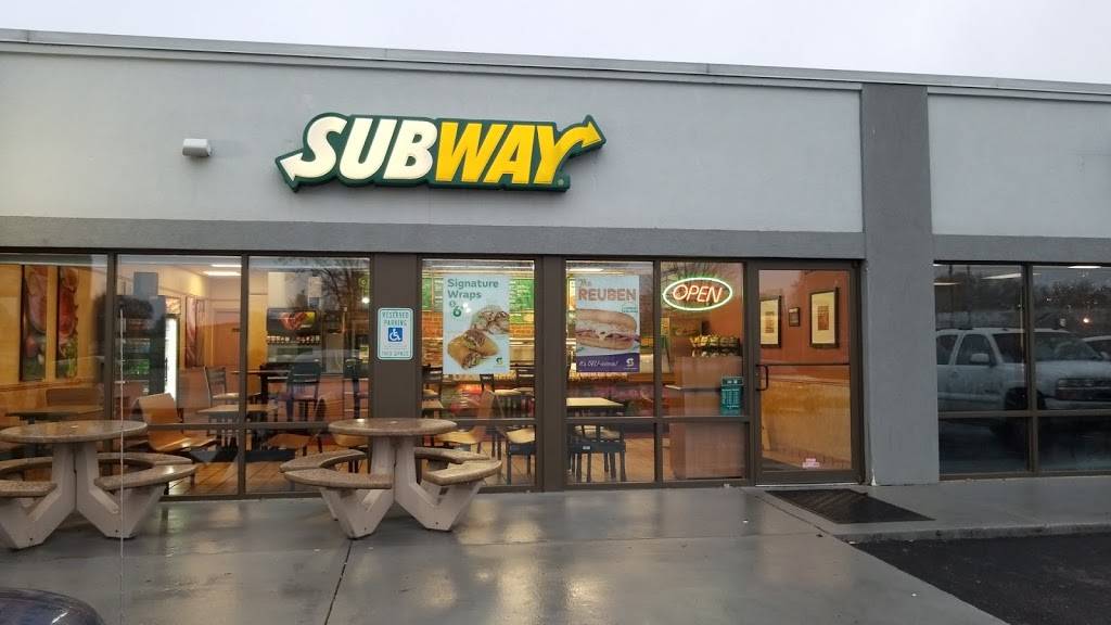 Subway | restaurant | 2634 Prairie Ave, Beloit, WI 53511, USA | 6083653833 OR +1 608-365-3833