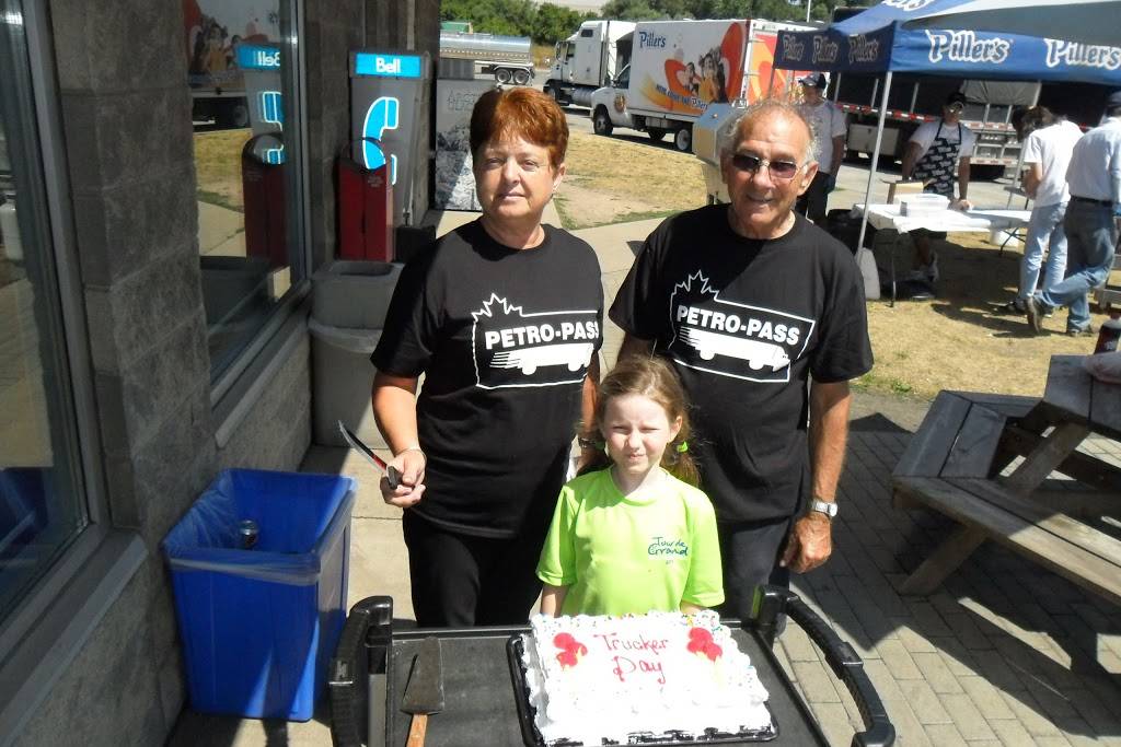 Hamilton Petro Pass | meal takeaway | 740 Parkdale Ave N, Hamilton, ON L8H 3Y2, Canada | 9055430673 OR +1 905-543-0673