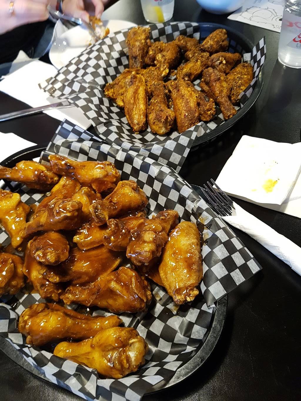 Howl At The Moon | restaurant | 1271 Victoria St N, Kitchener, ON N2B 3E1, Canada | 5195787205 OR +1 519-578-7205