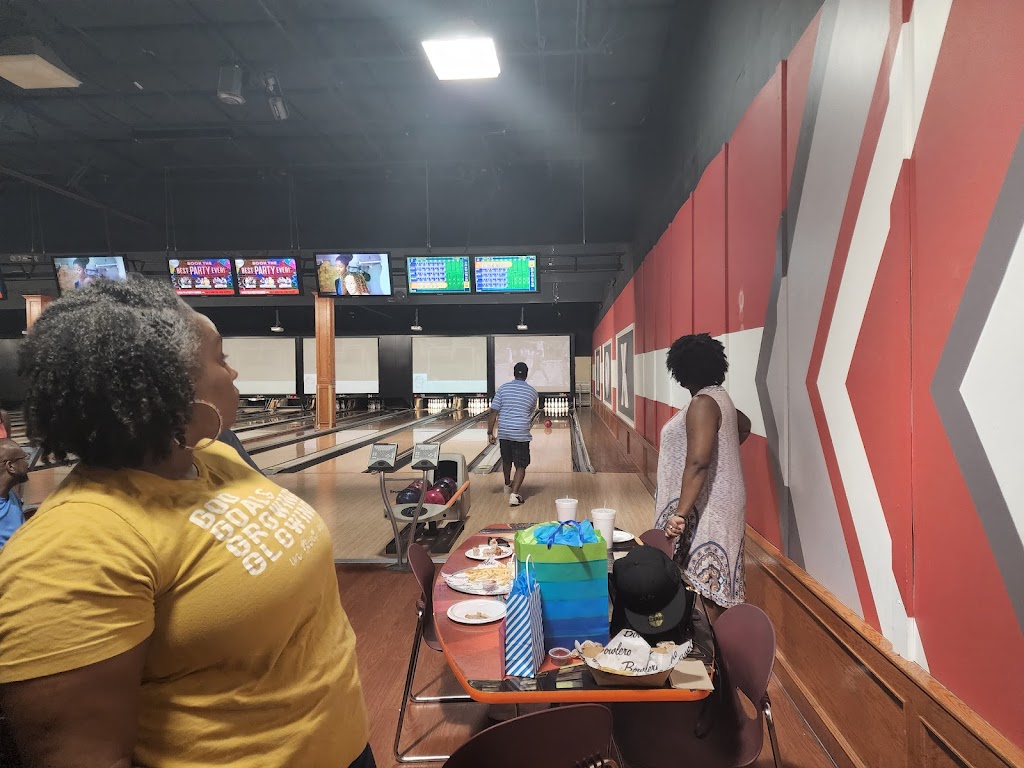 Bowlero Montgomery | restaurant | 1661 Eastern Blvd, Montgomery, AL 36117, USA | 3348197171 OR +1 334-819-7171