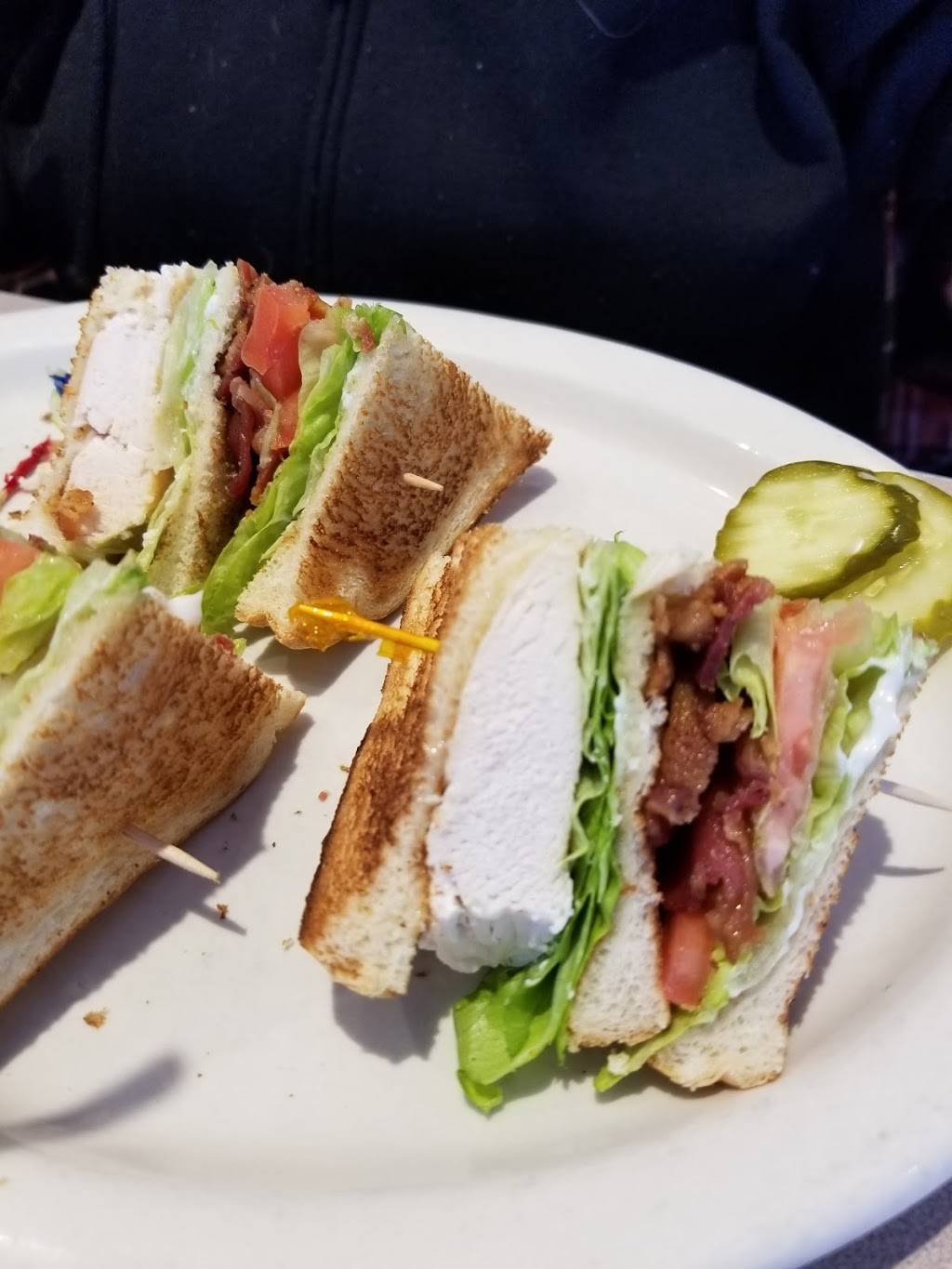 Rams Horn Restaurant | restaurant | 32435 Grand River Ave, Farmington, MI 48336, USA | 2484715511 OR +1 248-471-5511