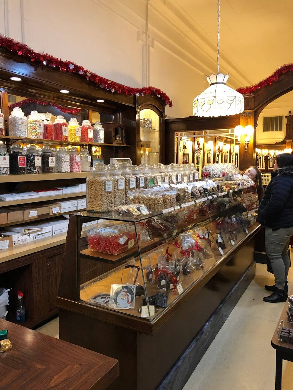 Beerntsens Confectionary Inc | restaurant | 108 N 8th St, Manitowoc, WI 54220, USA | 9206849616 OR +1 920-684-9616