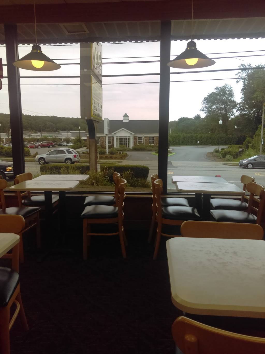 Wendys | restaurant | 657 W Main St, Norwich, CT 06360, USA | 8602374075 OR +1 860-237-4075