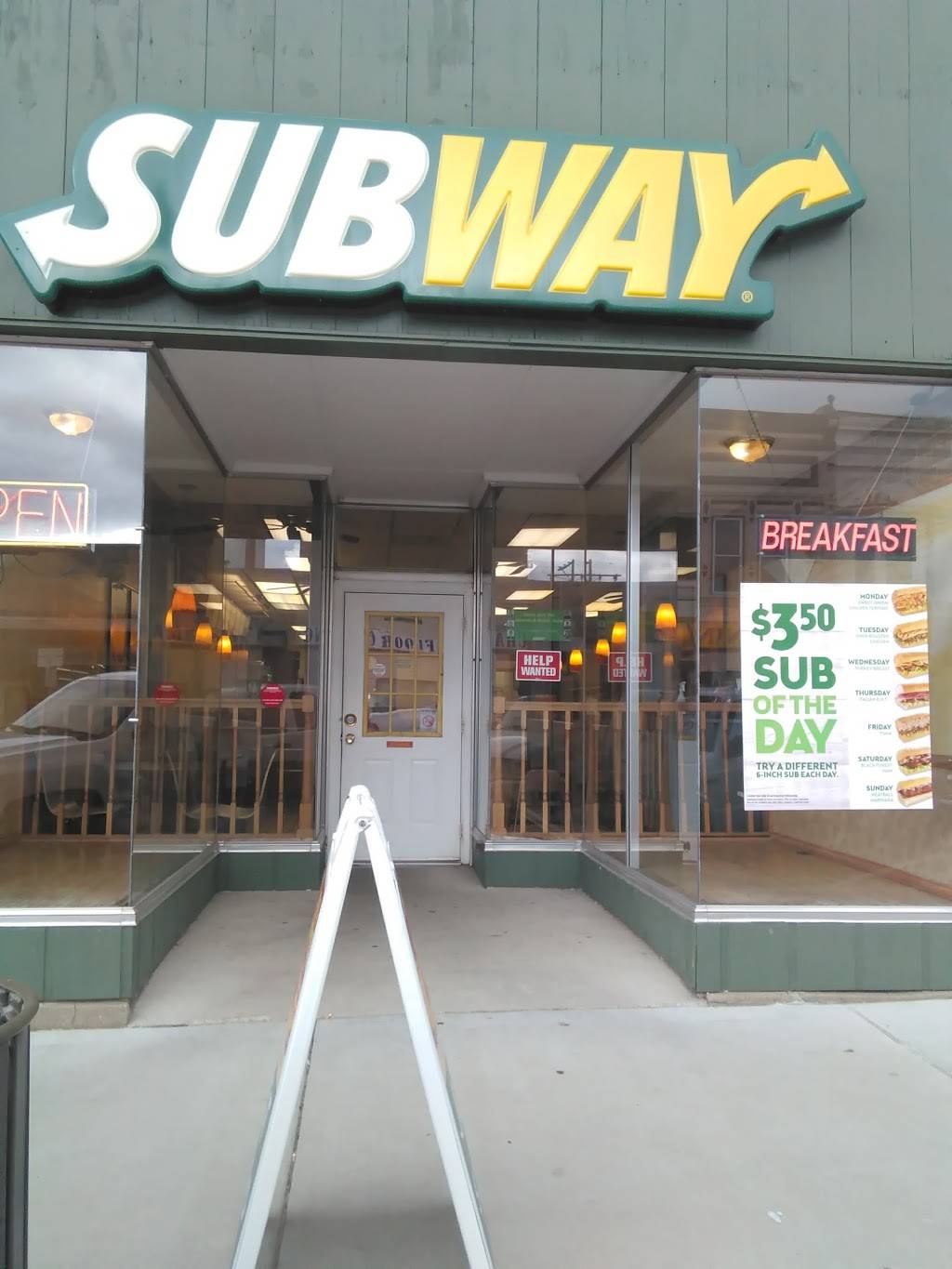 Subway | restaurant | 216 S Main St, Hillsboro, IL 62049, USA | 2175325942 OR +1 217-532-5942