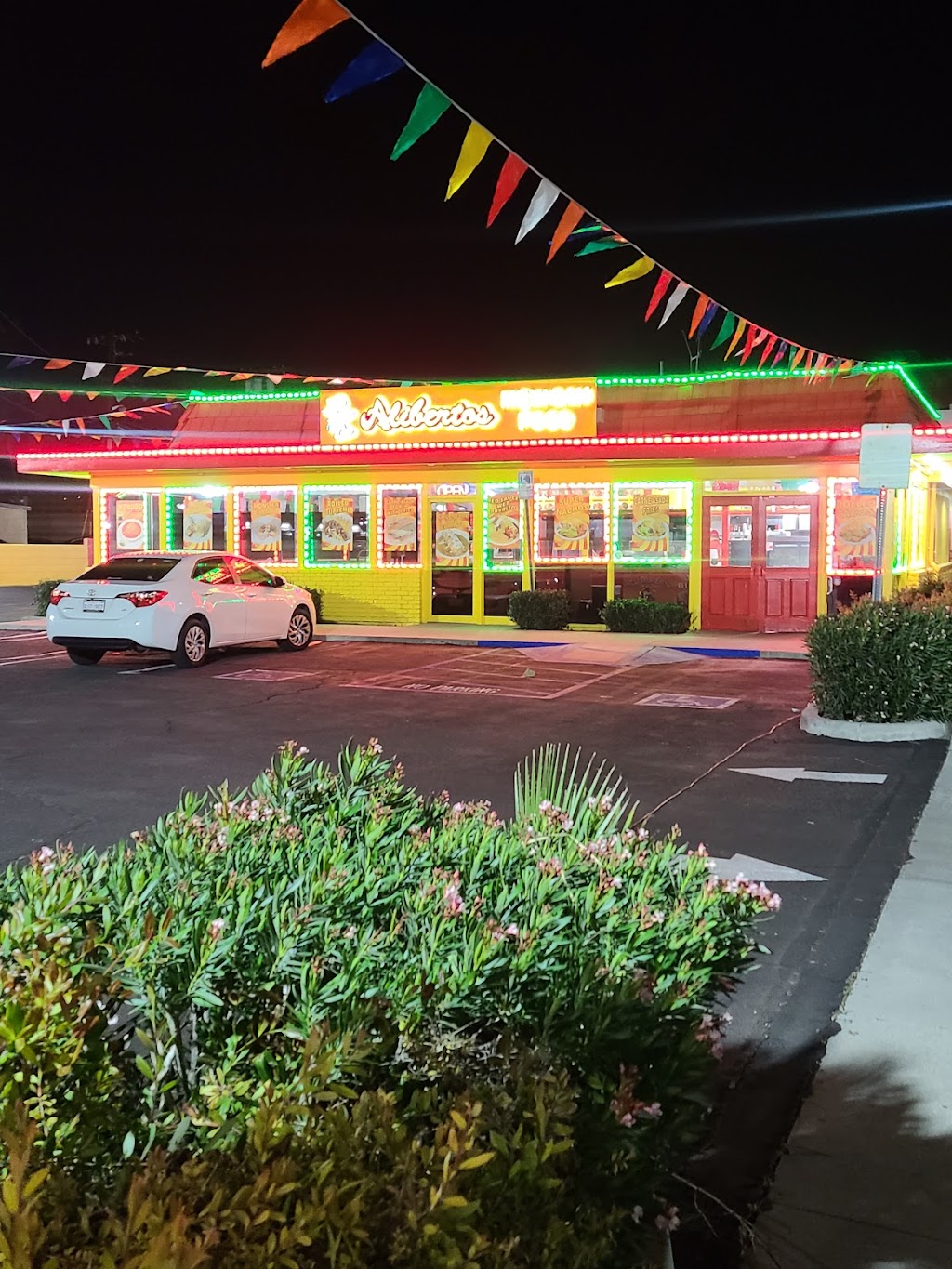 Alibertos Jr Mexican Food | restaurant | 6490 Magnolia Ave, Riverside, CA 92506, USA | 9512249433 OR +1 951-224-9433