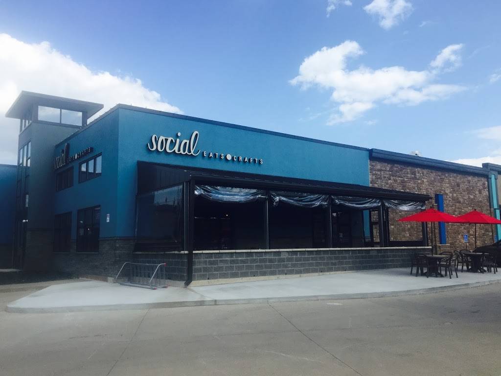 Social - Eats & Crafts | restaurant | 655 NE 56th St, Pleasant Hill, IA 50327, USA | 5152631700 OR +1 515-263-1700