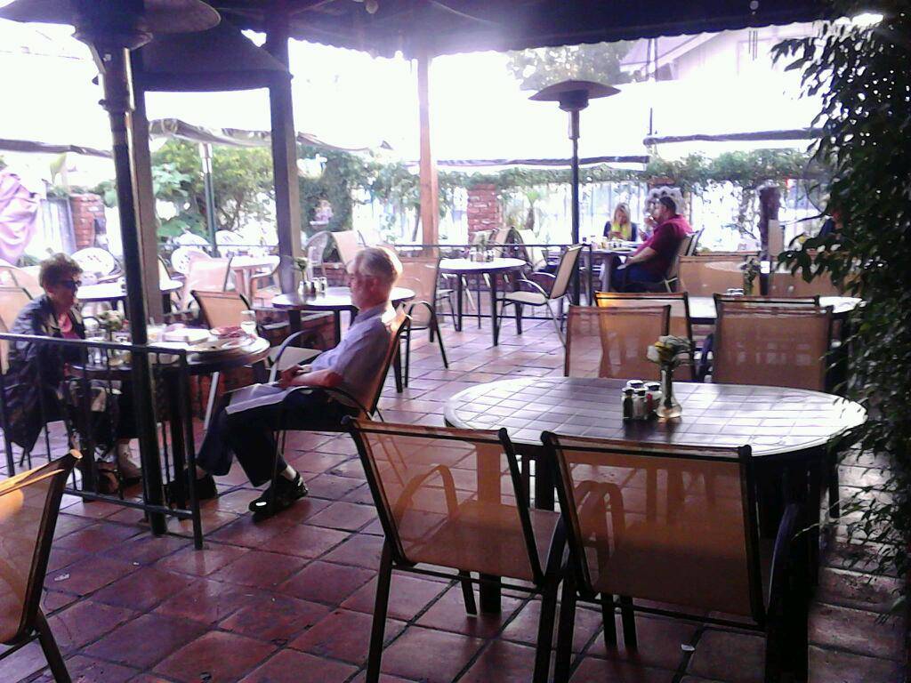 The Pizza Place & Garden Cafe | restaurant | 1431 E Broadway, Long Beach, CA 90802, USA | 5624326000 OR +1 562-432-6000