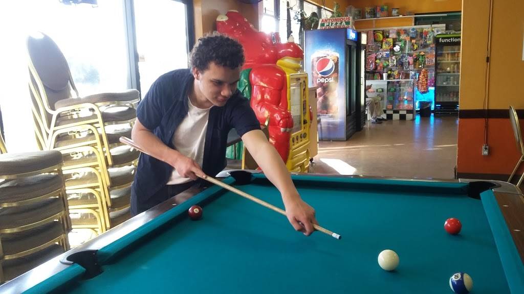 Antonious Pizza | restaurant | 10400 Beaumont Ave # A, Cherry Valley, CA 92223, USA | 9517698822 OR +1 951-769-8822