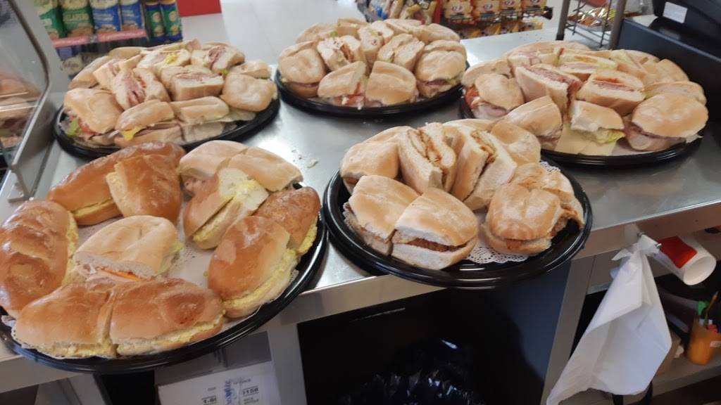 Roberto’s Corner | restaurant | 1034 Pleasant Park Rd, Ottawa, ON K1G 2A1, Canada | 6137990195 OR +1 613-799-0195