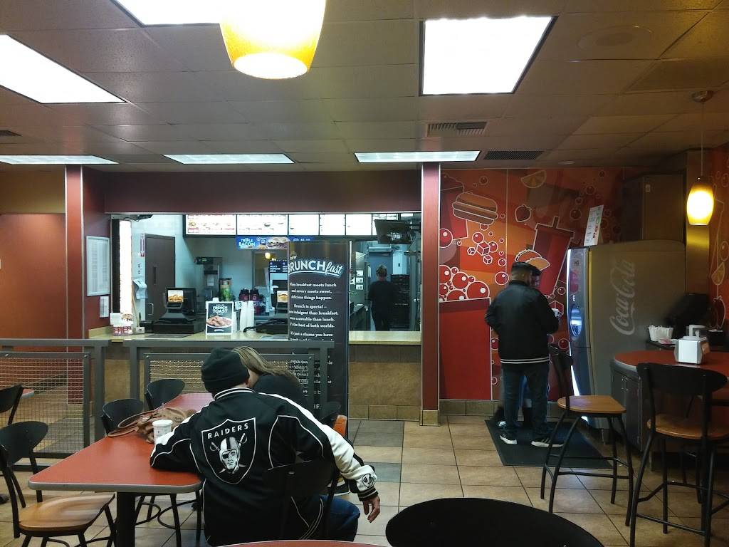 Jack in the Box | restaurant | 2296 Griffin Way, Corona, CA 92879, USA | 9512723761 OR +1 951-272-3761