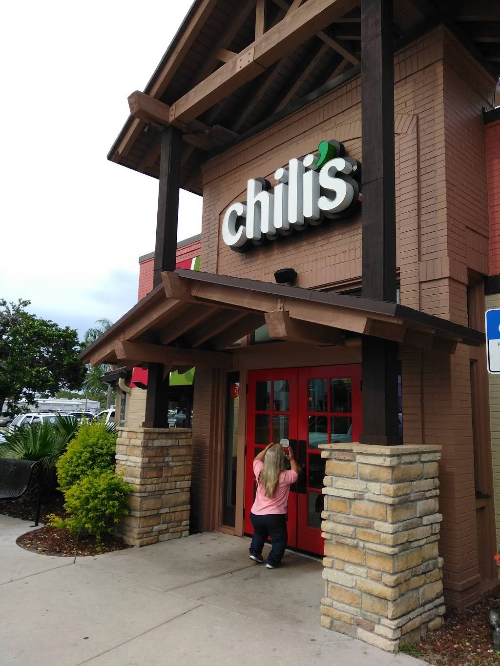 Chilis Grill & Bar | meal takeaway | 940 US-1, Vero Beach, FL 32960, USA | 7725649040 OR +1 772-564-9040