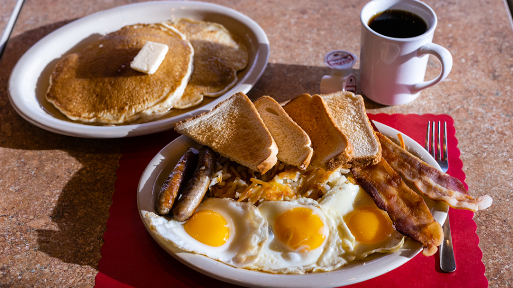 Wanda Jeans Family Restaurant | restaurant | 846 Egg Harbor Rd, Sturgeon Bay, WI 54235, USA | 9207430105 OR +1 920-743-0105