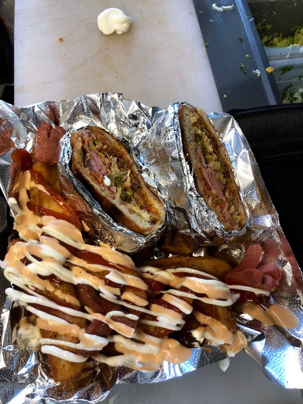 Wichos burger | restaurant | Detroit, MI 48209, USA | 3137668082 OR +1 313-766-8082