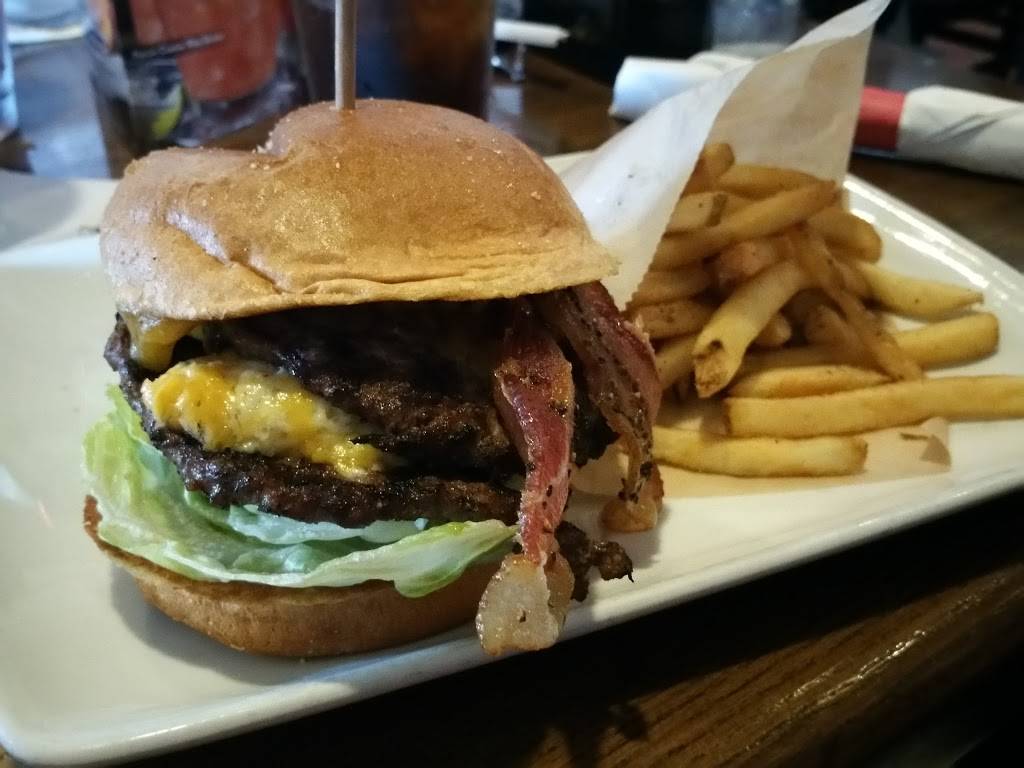 TGI Fridays | restaurant | 1524 N Collins St, Arlington, TX 76011, USA | 8172612390 OR +1 817-261-2390