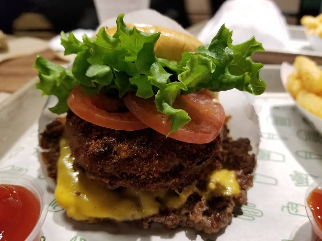 Shake Shack | restaurant | Heartland Village, Staten Island, NY 10314, USA | 9295290513 OR +1 929-529-0513
