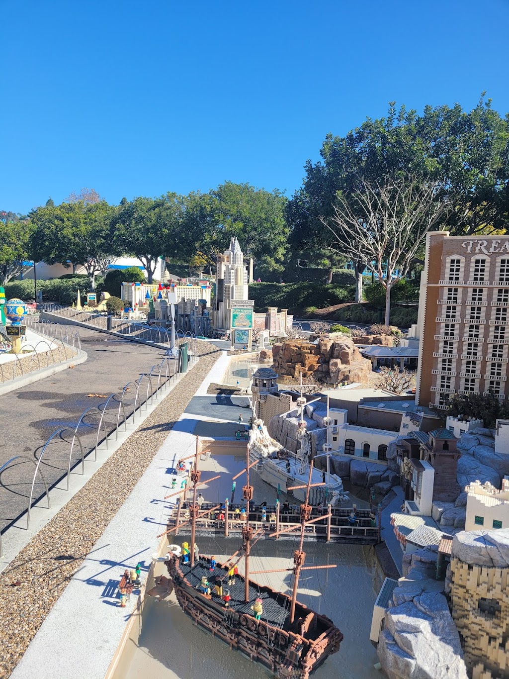 LEGOLAND California Hotel | restaurant | 1 Legoland Dr, Carlsbad, CA 92008, USA | 7604445601 OR +1 760-444-5601