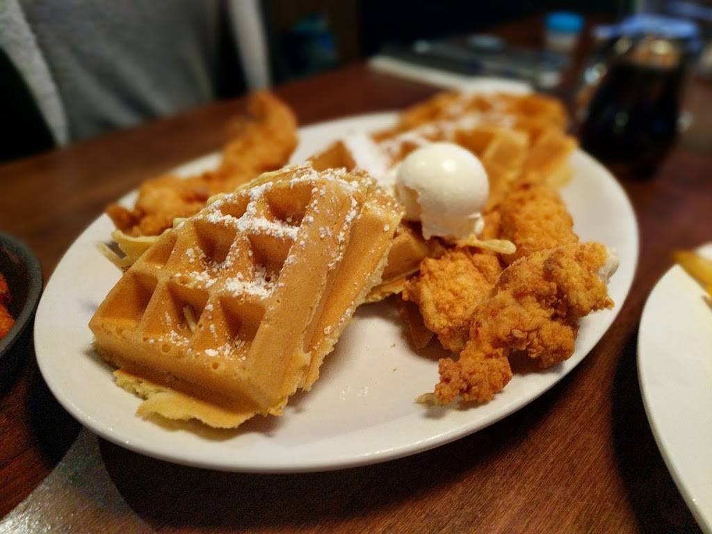 Brick House Tavern + Tap | restaurant | 871 S Hurstbourne Pkwy, Louisville, KY 40222, USA | 5023263182 OR +1 502-326-3182