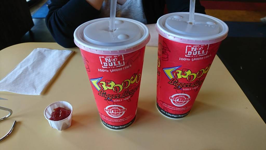 Teddys Bigger Burgers | restaurant | 134 Kapahulu Ave, Honolulu, HI 96815, USA | 8089263444 OR +1 808-926-3444