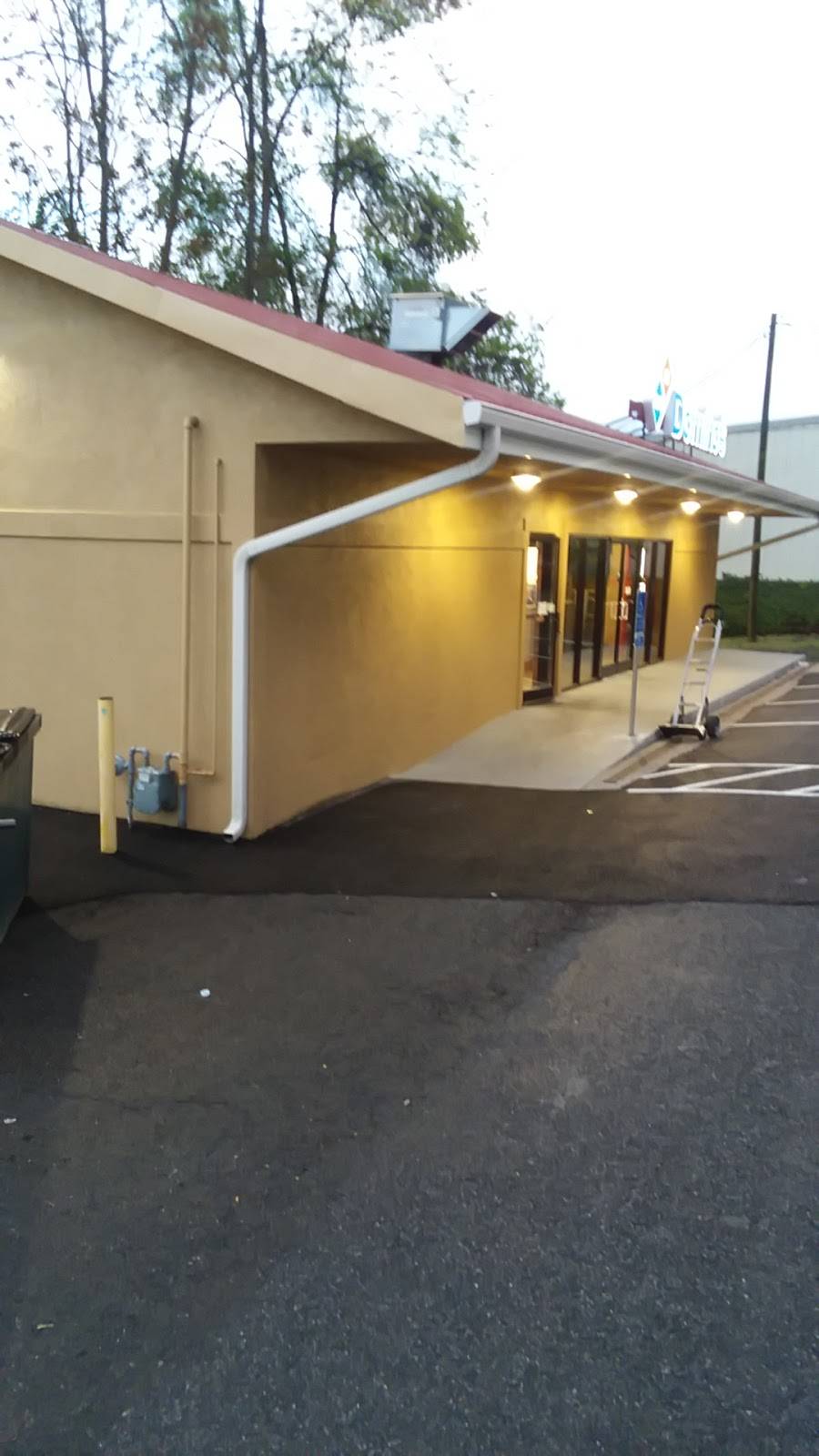 Dominos Pizza | meal delivery | 1700 E Main St, Radford, VA 24141, USA | 5406396144 OR +1 540-639-6144