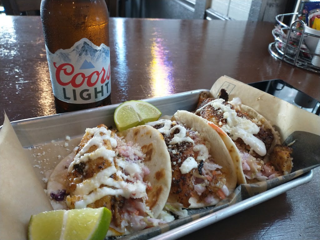 The Wild Rooster | restaurant | 6935 Liberty School Tap Rd, Azle, TX 76020, USA | 8177545601 OR +1 817-754-5601