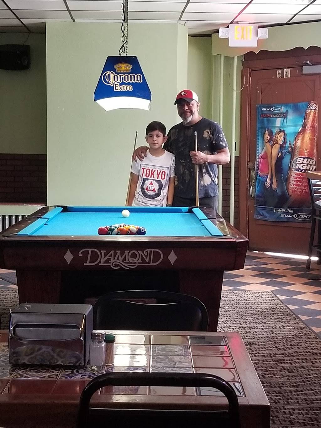 Leals Tavern | restaurant | 701 Garnsey Ave, Joliet, IL 60432, USA | 8157274899 OR +1 815-727-4899