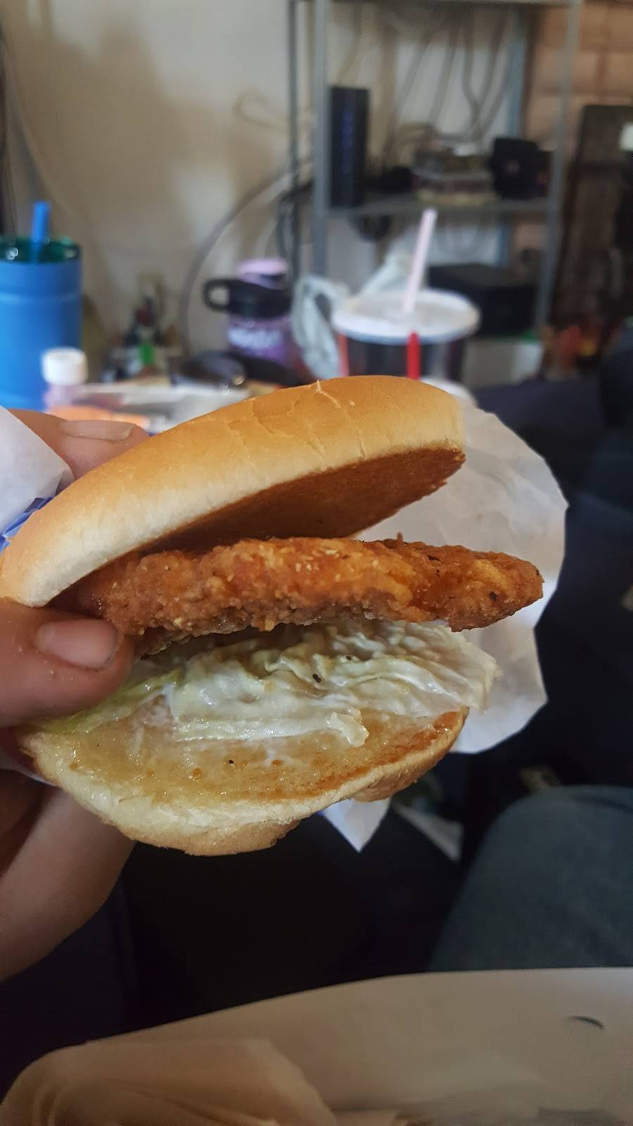 Carls Jr. | restaurant | 22700 Centerpoint Dr, Moreno Valley, CA 92553, USA | 9516970310 OR +1 951-697-0310