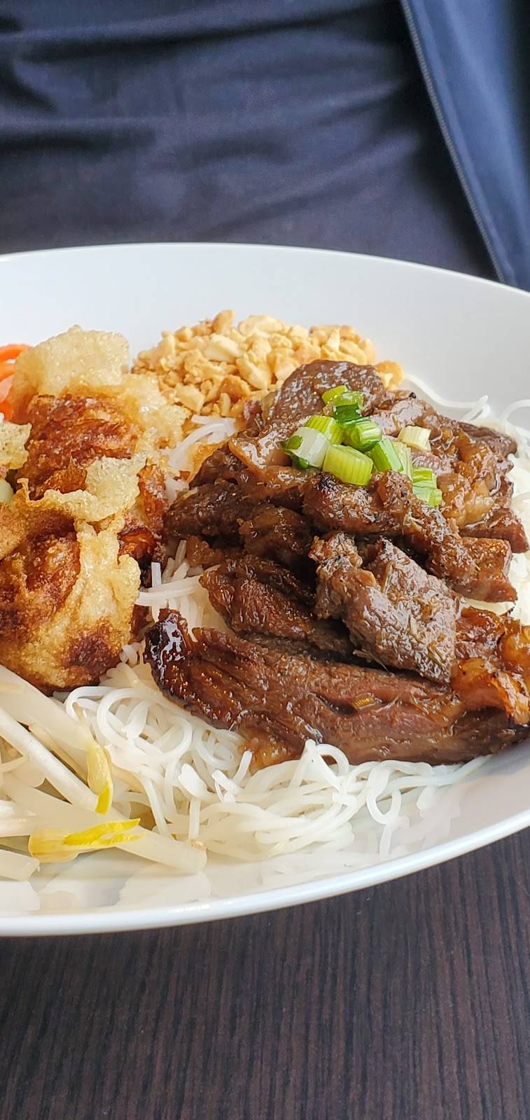 Saigon House | restaurant | 3393 Yonge St, North York, ON M4N 2M8, Canada | 4164830736 OR +1 416-483-0736