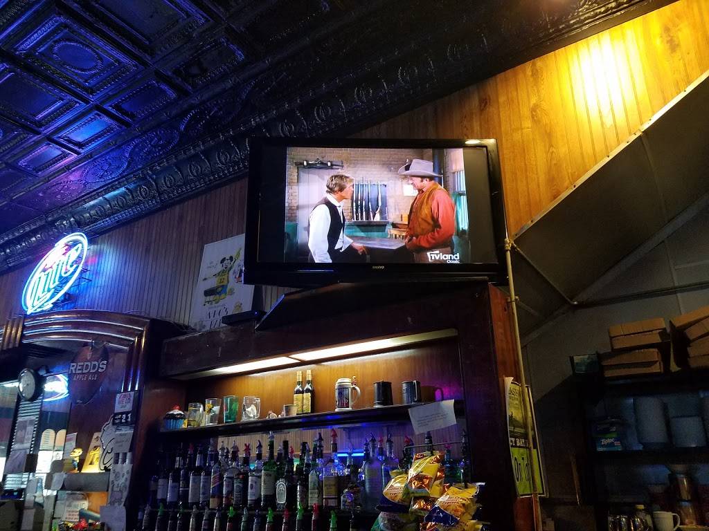 Whos Bar & Grill | restaurant | 1114 Tower Ave, Superior, WI 54880, USA | 7153947084 OR +1 715-394-7084