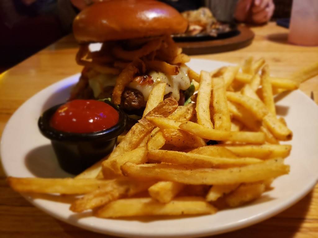 Chilis Grill & Bar | restaurant | 6121 Westheimer Rd, Houston, TX 77057, USA | 8322510454 OR +1 832-251-0454