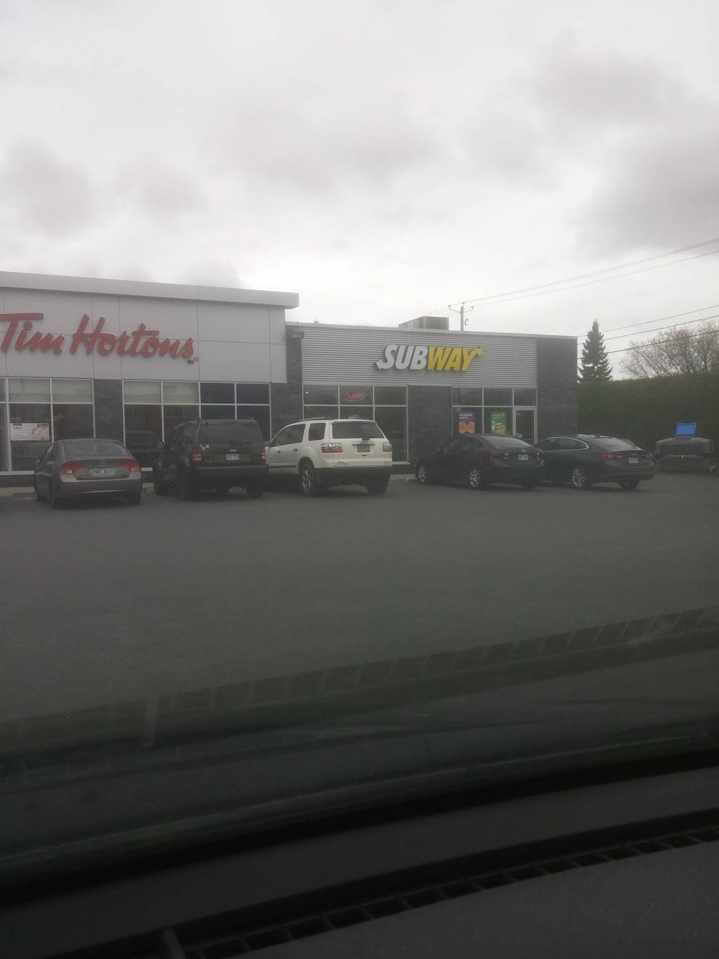 Subway | restaurant | 5525 Avenue Auteuil, Brossard, QC J4Z 1M3, Canada | 4504431343 OR +1 450-443-1343