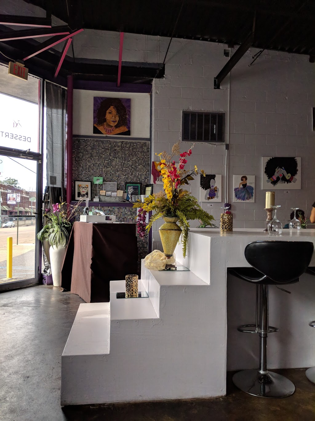 The HM Dessert Lounge | restaurant | 1586 Madison Ave, Memphis, TN 38104, USA | 9012902099 OR +1 901-290-2099