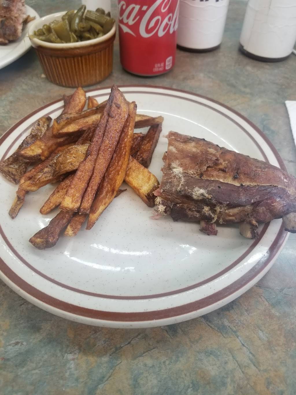 In And Out BBQ | restaurant | 1 N Main St, Winchester, KY 40391, USA | 8595533936 OR +1 859-553-3936