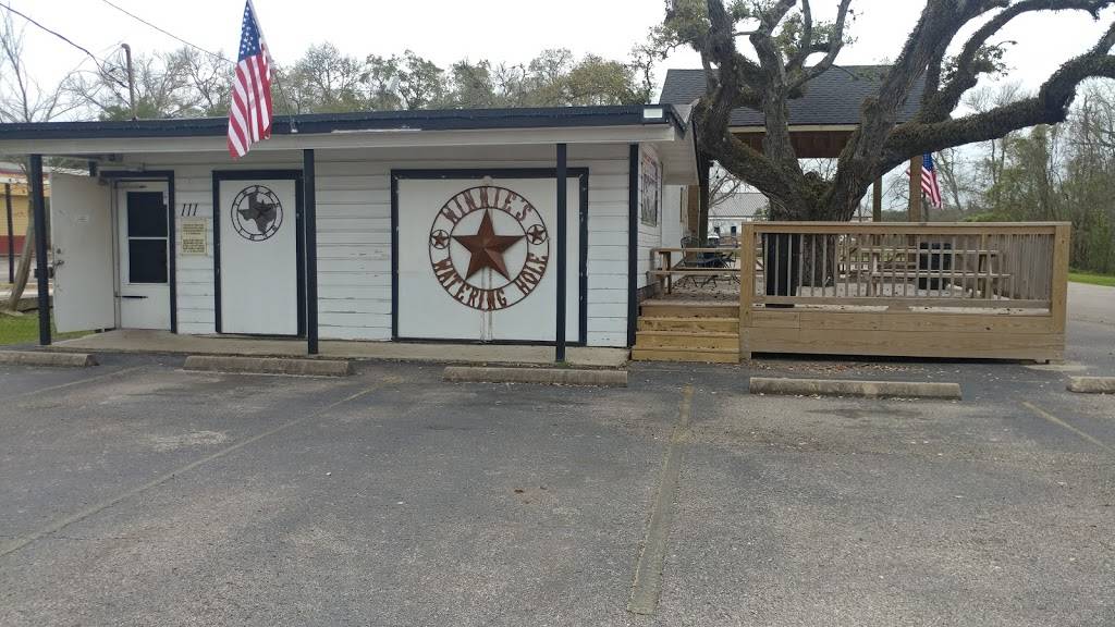 Winnies Watering Hole | restaurant | 111 Plantation Dr, Lake Jackson, TX 77566, USA | 9792973698 OR +1 979-297-3698