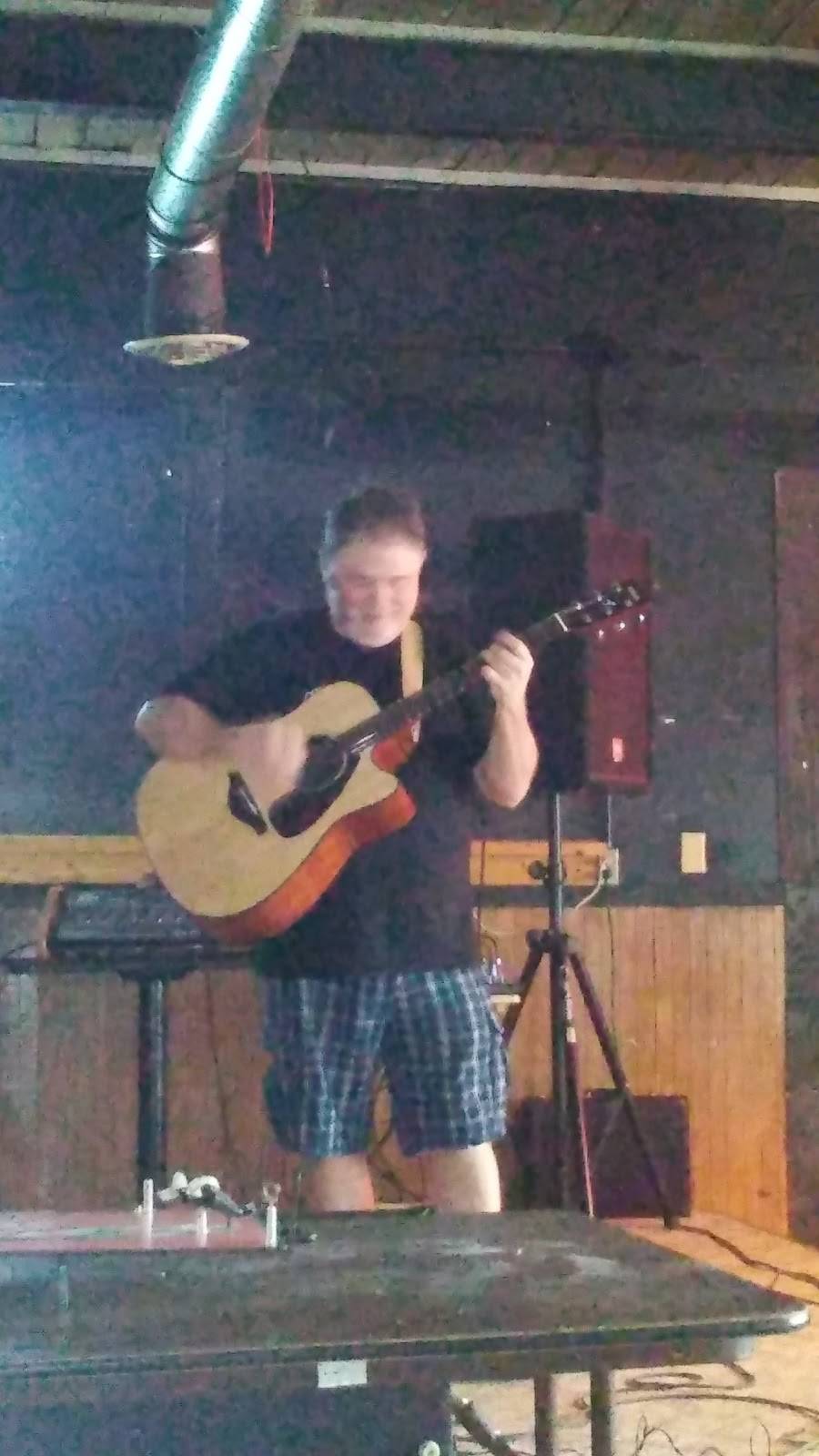 Koyotes | restaurant | 320 E Wapakoneta St, Waynesfield, OH 45896, USA | 4195682800 OR +1 419-568-2800