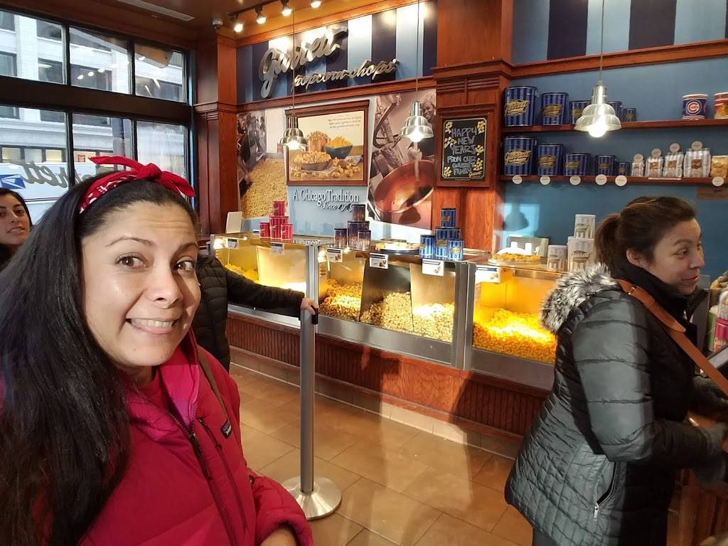 Garrett Popcorn Shops | meal takeaway | 27 W Jackson Blvd, Chicago, IL 60604, USA | 8884767267 OR +1 888-476-7267