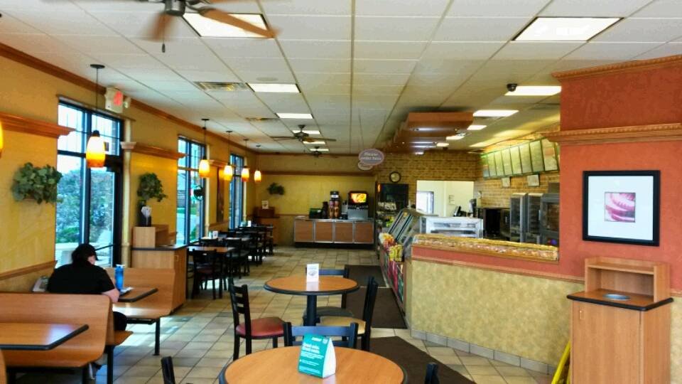 Subway Restaurants | restaurant | 1050 Midway Rd, Menasha, WI 54952, USA | 9207513999 OR +1 920-751-3999