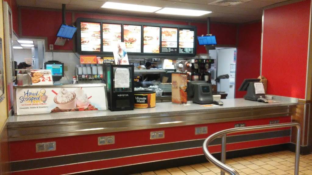 Hardees | restaurant | 127 Bank St, Tellico Plains, TN 37385, USA | 4232533350 OR +1 423-253-3350