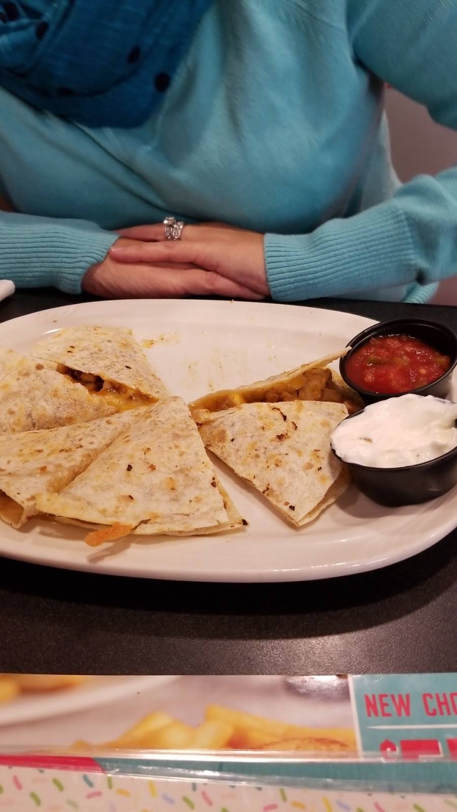 Friendlys | restaurant | 3047 NJ-38, Mt Laurel, NJ 08054, USA | 8567227557 OR +1 856-722-7557