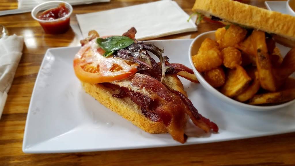 Growler USA - Gastonia | restaurant | 300 S Firestone St Suite 100Y, Gastonia, NC 28052, USA | 7042156202 OR +1 704-215-6202