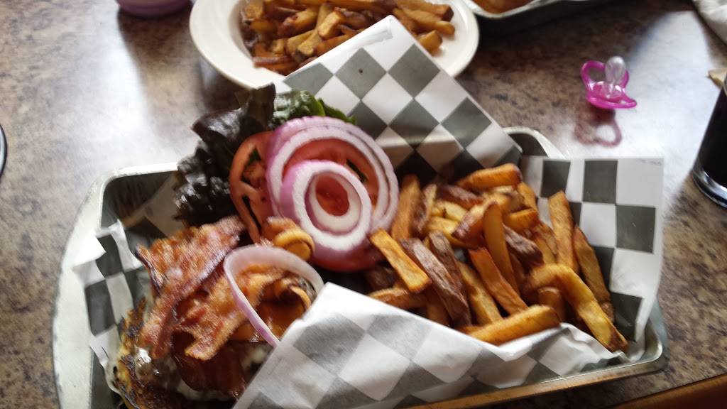 Blue Heron BrewPub | restaurant | 108 W 9th St, Marshfield, WI 54449, USA | 7153891868 OR +1 715-389-1868