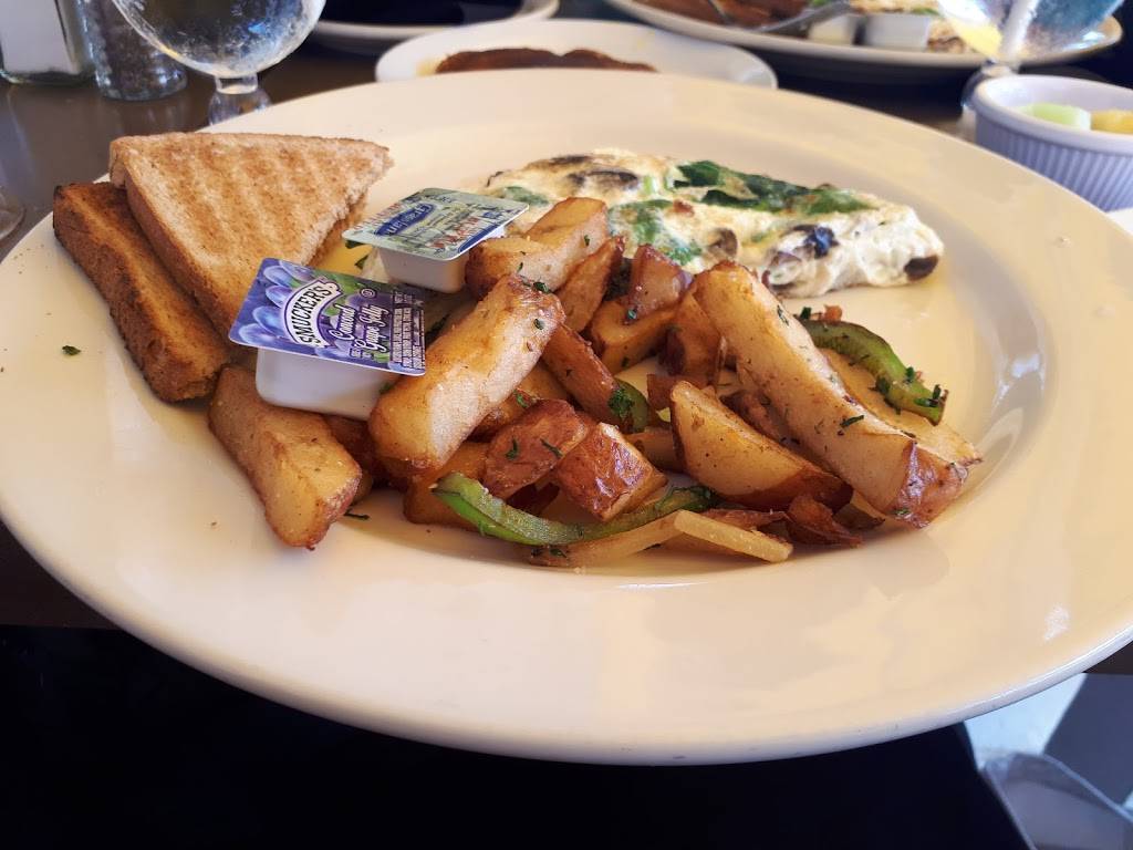 Carlyle Cafe | restaurant | 1250 Ocean Dr, Miami Beach, FL 33139, USA | 3055349414 OR +1 305-534-9414