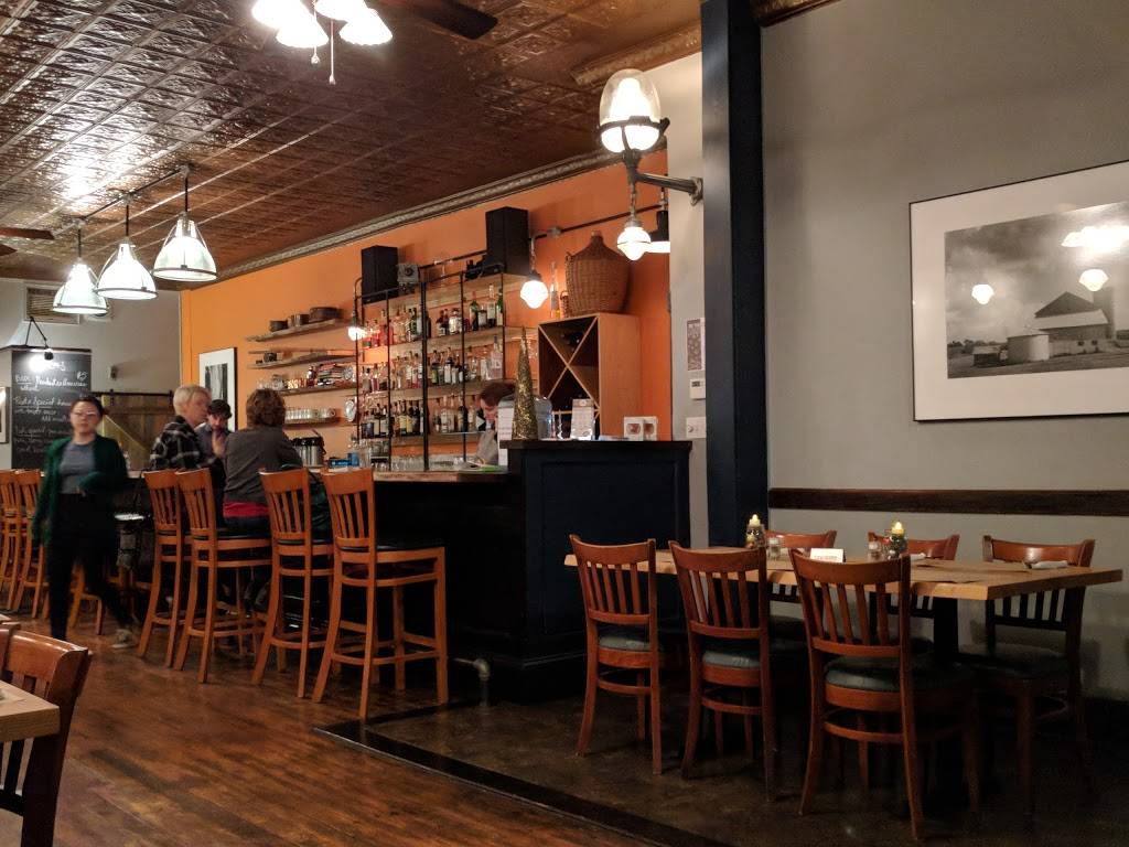 Molly’s Kitchen and Bar | restaurant | 110 W Market St, Mt Carroll, IL 61053, USA | 8159060052 OR +1 815-906-0052